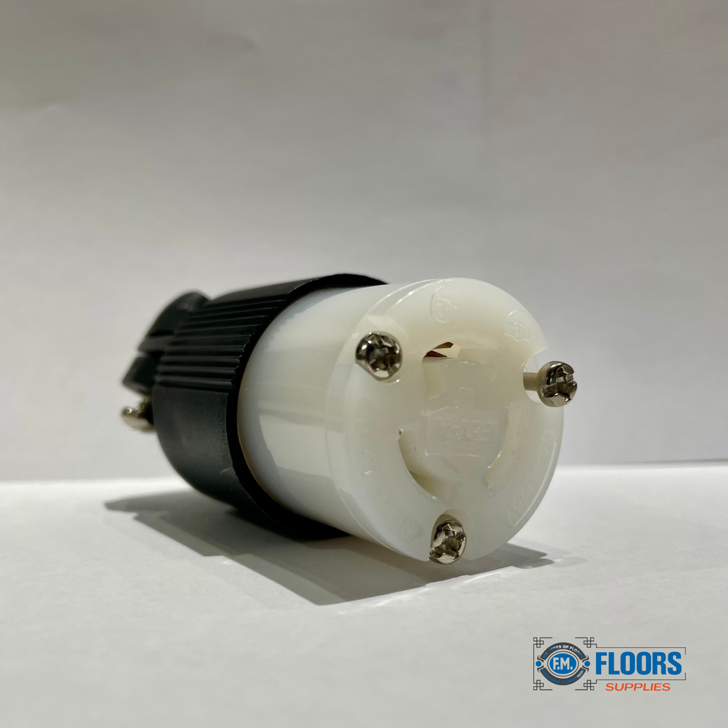 Egder Male Plug 125v 14a Twist-Lock