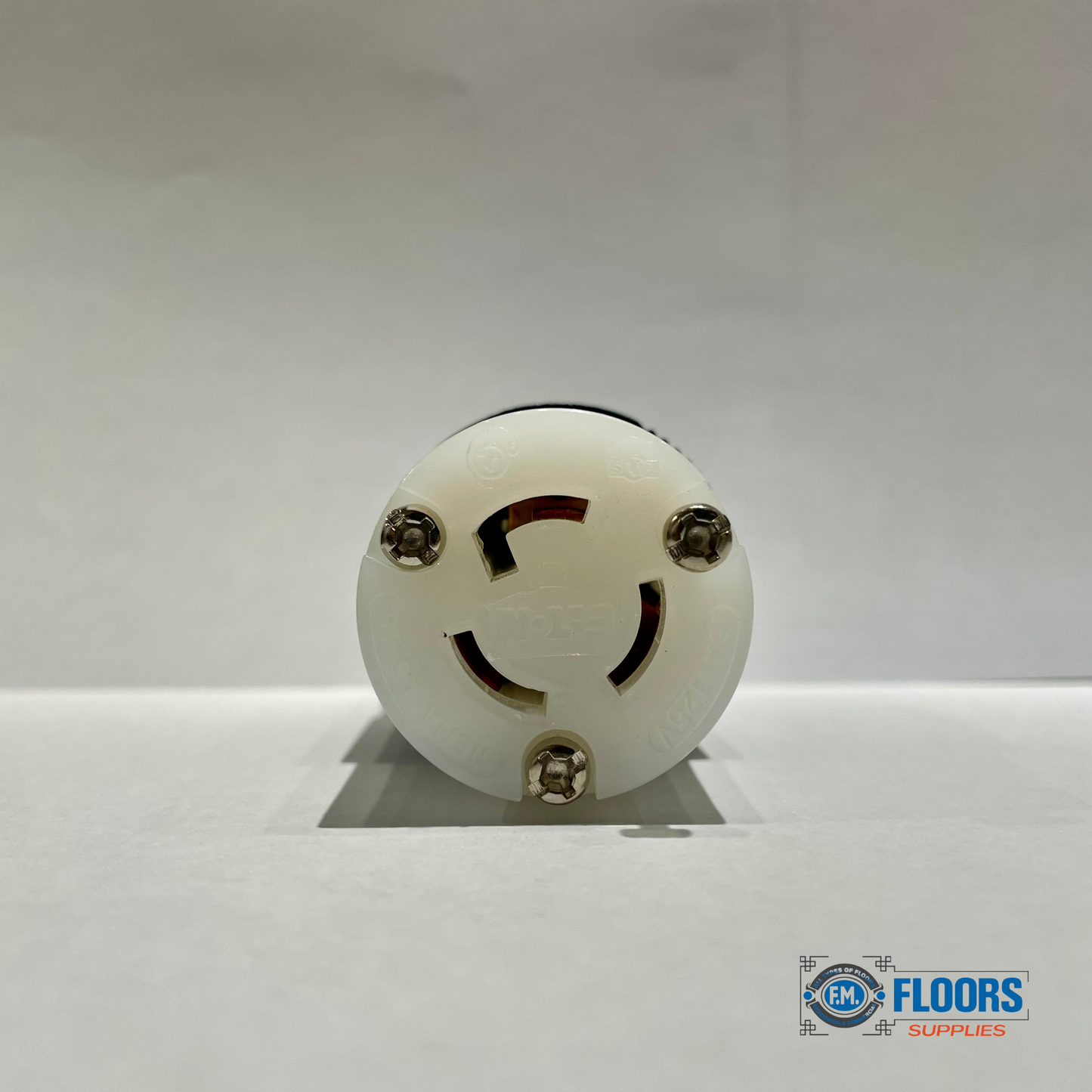 Egder Male Plug 125v 14a Twist-Lock